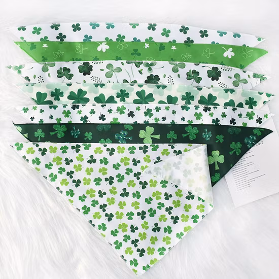 2023 犬服反射ペットアクセサリー三角スカーフフルーツプリント犬バンダナ